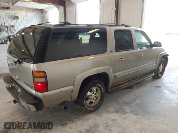 ✅ 2002 Chevrolet Suburban LT • VIN: 1GNFK16Z42J221525 • Lot: 43004717. Listed on IAAI with 266,001 mi. Free auction sales archive from the USA and detailed vehicle history report at DreamBid. Image 4.