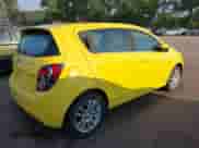 2015 Chevrolet Sonic LT z VIN 1G1JC6SB2F4218433, wystawiony jako IAAI lot #42459044 z przebiegiem 53 887 mil mil oraz . Historia ofert i sprzedaży dostępna na DreamBid. Obrazek 4.