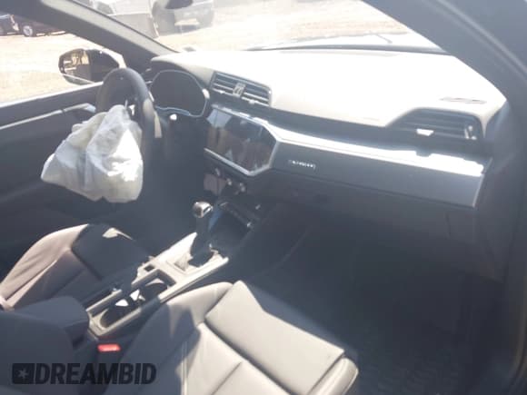 ✅ 2025 Audi Q3 S line Premium • VIN: WA1DECF34S1038618 • Lot: 42747239. Listed on IAAI with 409 mi. Free auction sales archive from the USA and detailed vehicle history report at DreamBid. Image 5.