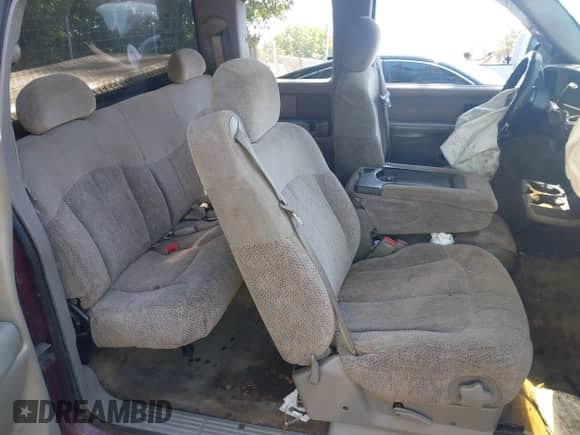 1999 Chevrolet Silverado 1500 LS z VIN 2GCEC19T2X1153428, wystawiony jako IAAI lot #43185258 z przebiegiem Nie podano mil oraz . Historia ofert i sprzedaży dostępna na DreamBid. Obrazek 8.