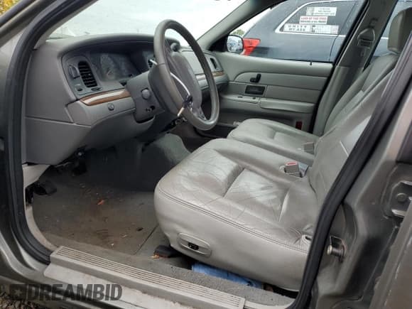 ✅ 2004 Ford Crown Victoria LX • VIN: 2FAFP74W24X130033 • Лот: 85669235. Опубликован ранее на Copart с пробегом 122 688 миль. Бесплатный доступ к архиву аукционных продаж из США и подробный отчёт об истории автомобиля на DreamBid. Изображение 7.