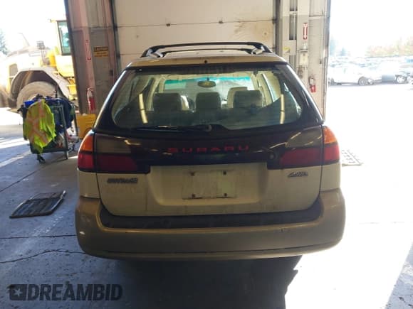 ✅ 2001 Subaru Legacy Outback Limited • VIN: 4S3BH686417601546 • Lot: 43460773. Listed on IAAI with 189,047 mi. Free auction sales archive from the USA and detailed vehicle history report at DreamBid. Image 16.