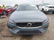 ✅ 2023 Volvo S60 • VIN: 7JRL12FA3PG255590 • Lot: 41528761. Wystawiony na IAAI z przebiegiem 44 289 mil. Bezpłatny archiwum sprzedaży aukcyjnych z USA i szczegółowy raport historii pojazdu na DreamBid. Zdjęcie 12.