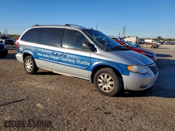 ✅ 2005 Chrysler Town & Country Touring • VIN: 2C4GP54L05R469663 • Lot: 96040405. Listed on Copart with 200,181 mi. Free auction sales archive from the USA and detailed vehicle history report at DreamBid. Image 4.