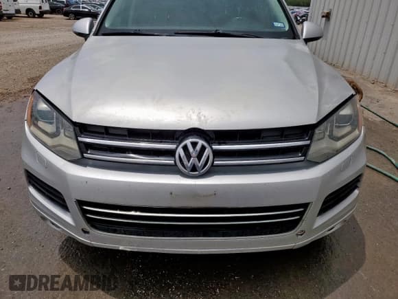 ✅ 2013 Volkswagen Touareg Exec • VIN: WVGEF9BP9DD011432 • Lot: 61800405. Listed on Copart with 187,342 mi. Free auction sales archive from the USA and detailed vehicle history report at DreamBid. Image 12.