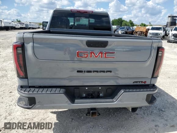 ✅ 2024 GMC Sierra 3500HD AT4 • VIN: 1GT49VEY7RF288211 • Lot: 62172745. Wystawiony na Copart z przebiegiem 40 146 mil. Bezpłatny archiwum sprzedaży aukcyjnych z USA i szczegółowy raport historii pojazdu na DreamBid. Zdjęcie 6.