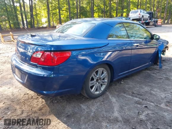 ✅ 2009 Chrysler Sebring Limited • VIN: 1C3LC65V09N510476 • Lot: 43255880. Listed on IAAI with 143,226 mi. Free auction sales archive from the USA and detailed vehicle history report at DreamBid. Image 4.