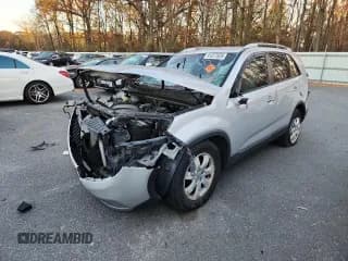 ✅ 2012 Kia Sorento LX • VIN: 5XYKT4A2XCG250058 • Lot: 91277525. Wystawiony na Copart z przebiegiem Nie podano. Bezpłatny archiwum sprzedaży aukcyjnych z USA i szczegółowy raport historii pojazdu na DreamBid. Zdjęcie 1.