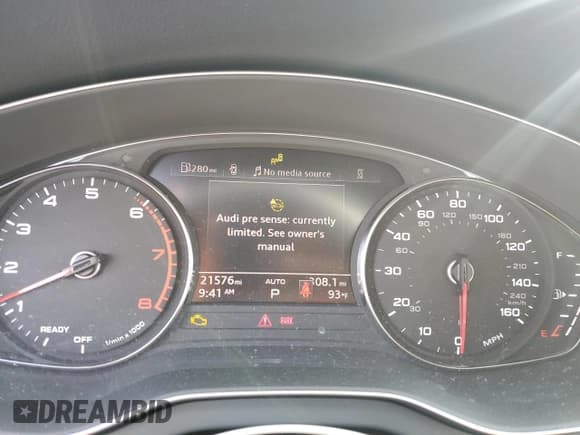 ✅ 2024 Audi Q5 S line Premium • VIN: WA1GAAFY4R2052306 • Lot: 67639305. Listed on Copart with 21,576 mi. Free auction sales archive from the USA and detailed vehicle history report at DreamBid. Image 9.