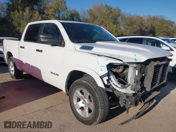 ✅ 2025 Ram 1500 Big Horn • VIN: 1C6SRFFP4SN581506 • Lot: 43837583. Wystawiony na IAAI z przebiegiem 62 566 mil. Bezpłatny archiwum sprzedaży aukcyjnych z USA i szczegółowy raport historii pojazdu na DreamBid. Zdjęcie 1.