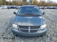 ✅ 2005 Dodge Caravan SXT • VIN: 2D4GP44LX5R219859 • Lot: 90506185. Wystawiony na Copart z przebiegiem 241 981 mil. Bezpłatny archiwum sprzedaży aukcyjnych z USA i szczegółowy raport historii pojazdu na DreamBid. Zdjęcie 5.