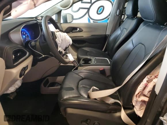 ✅ 2022 Chrysler Pacifica Touring L • VIN: 2C4RC1BG8NR150871 • Lot: 67777385. Wystawiony na Copart z przebiegiem 127 022 mil. Bezpłatny archiwum sprzedaży aukcyjnych z USA i szczegółowy raport historii pojazdu na DreamBid. Zdjęcie 7.