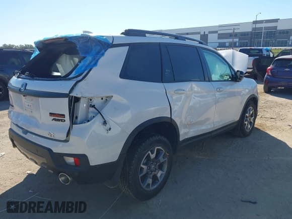 ✅ 2023 Honda Passport TrailSport • VIN: 5FNYF8H63PB017685 • Lot: 43421966. Listed on IAAI with 23,443 mi. Free auction sales archive from the USA and detailed vehicle history report at DreamBid. Image 4.