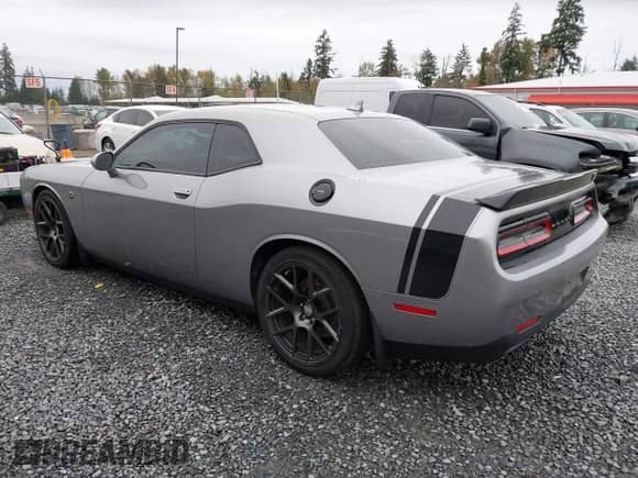 2016 Dodge Challenger R/T Scat Pack z VIN 2C3CDZFJ6GH192444, wystawiony jako IAAI lot #43547691 z przebiegiem 113 524 mil mil oraz . Historia ofert i sprzedaży dostępna na DreamBid. Obrazek 3.