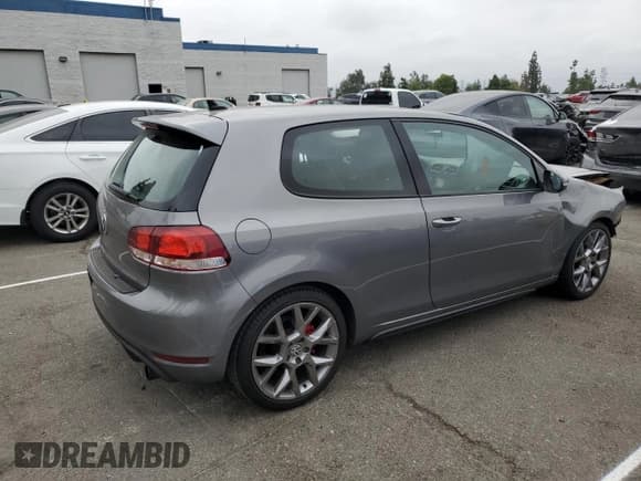 ✅ 2013 Volkswagen Golf GTI • VIN: WVWFD7AJ2DW123753 • Лот: 81737335. Опубликован ранее на Copart с пробегом 176 845 миль. Бесплатный доступ к архиву аукционных продаж из США и подробный отчёт об истории автомобиля на DreamBid. Изображение 3.