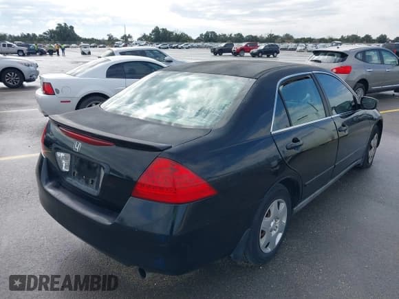 ✅ 2007 Honda Accord LX • VIN: 3HGCM56467G710441 • Lot: 41400683. Listed on IAAI with 240,391 mi. Free auction sales archive from the USA and detailed vehicle history report at DreamBid. Image 4.