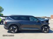 ✅ 2024 Kia EV9 Wind • VIN: KNDAFFS57R6033697 • Lot: 43137239. Wystawiony na IAAI z przebiegiem 20 351 mil. Bezpłatny archiwum sprzedaży aukcyjnych z USA i szczegółowy raport historii pojazdu na DreamBid. Zdjęcie 13.