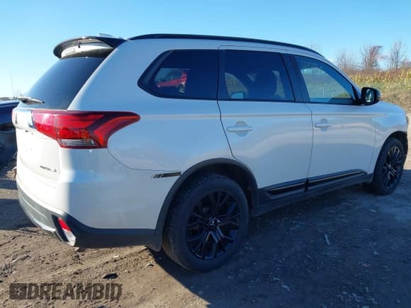 ✅ 2018 Mitsubishi Outlander ES • VIN: JA4AZ3A30JZ067919 • Lot: 43529201. Wystawiony na IAAI z przebiegiem 128 863 mil. Bezpłatny archiwum sprzedaży aukcyjnych z USA i szczegółowy raport historii pojazdu na DreamBid. Zdjęcie 4.