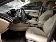 ✅ 2015 Ford Focus Electric • VIN: 1FADP3R45FL369759 • Lot: 87530055. Wystawiony na Copart z przebiegiem 15 890 mil. Bezpłatny archiwum sprzedaży aukcyjnych z USA i szczegółowy raport historii pojazdu na DreamBid. Zdjęcie 8.