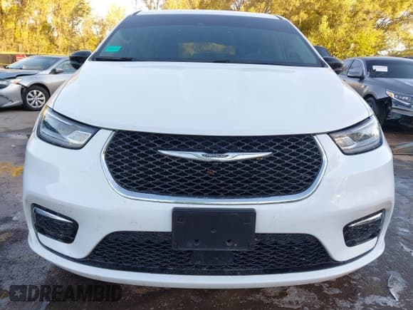 ✅ 2024 Chrysler Pacifica Touring L • VIN: 2C4RC1BG4RR114519 • Lot: 43491803. Wystawiony na IAAI z przebiegiem 20 029 mil. Bezpłatny archiwum sprzedaży aukcyjnych z USA i szczegółowy raport historii pojazdu na DreamBid. Zdjęcie 13.