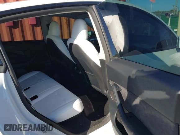 ✅ 2023 Tesla Model Y Performance • VIN: 7SAYGDEF0PF811542 • Lot: 43340864. Wystawiony na IAAI z przebiegiem 20 189 mil. Bezpłatny archiwum sprzedaży aukcyjnych z USA i szczegółowy raport historii pojazdu na DreamBid. Zdjęcie 8.