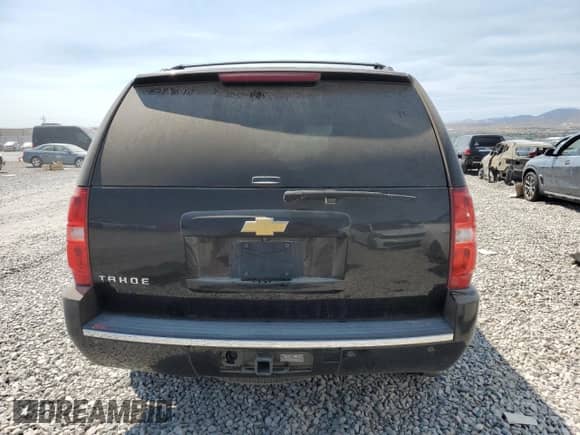 2013 Chevrolet Tahoe LTZ z VIN 1GNSKCE01DR257321, wystawiony jako Copart lot #65388095 z przebiegiem 131 835 mil mil oraz Szkoda całkowita • Salvage title. Historia ofert i sprzedaży dostępna na DreamBid. Obrazek 6.