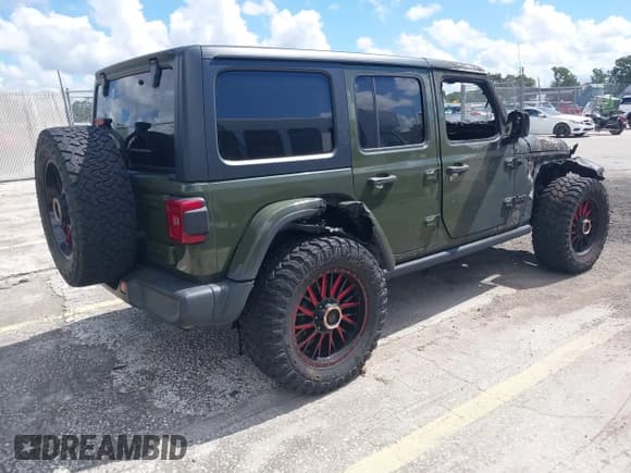 ✅ 2021 Jeep Wrangler Unlimited Rubicon • VIN: 1C4HJXFG6MW599051 • Lot: 42965919. Wystawiony na IAAI z przebiegiem Nie podano. Bezpłatny archiwum sprzedaży aukcyjnych z USA i szczegółowy raport historii pojazdu na DreamBid. Zdjęcie 4.