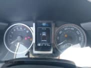 ✅ 2021 Toyota Tacoma SR • VIN: 3TYRZ5CN0MT008088 • Lot: 42348415. Wystawiony na IAAI z przebiegiem 47 195 mil. Bezpłatny archiwum sprzedaży aukcyjnych z USA i szczegółowy raport historii pojazdu na DreamBid. Zdjęcie 7.