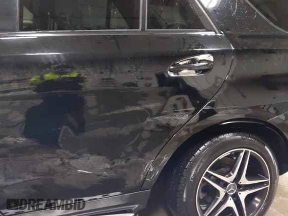 ✅ 2015 Mercedes-Benz M 350 • VIN: 4JGDA5HB8FA480935 • Lot: 42027038. Listed on IAAI with 140,511 mi. Free auction sales archive from the USA and detailed vehicle history report at DreamBid. Image 18.