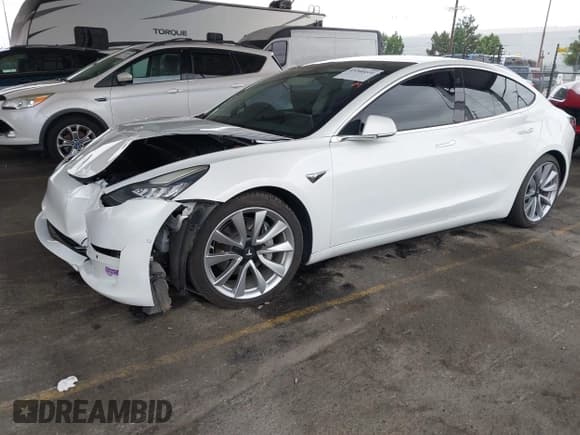 ✅ 2019 Tesla Model 3 Mid Range • VIN: 5YJ3E1EA9KF190553 • Лот: 43306660. Опубликован ранее на IAAI с пробегом 156 404 миль. Бесплатный доступ к архиву аукционных продаж из США и подробный отчёт об истории автомобиля на DreamBid. Изображение 16.