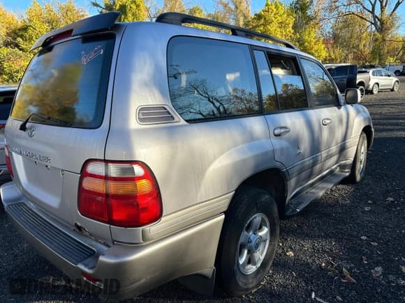 ✅ 1999 Toyota Land Cruiser • VIN: JT3HT05J8X0058492 • Lot: 90532195. Wystawiony na Copart z przebiegiem 262 760 mil. Bezpłatny archiwum sprzedaży aukcyjnych z USA i szczegółowy raport historii pojazdu na DreamBid. Zdjęcie 3.