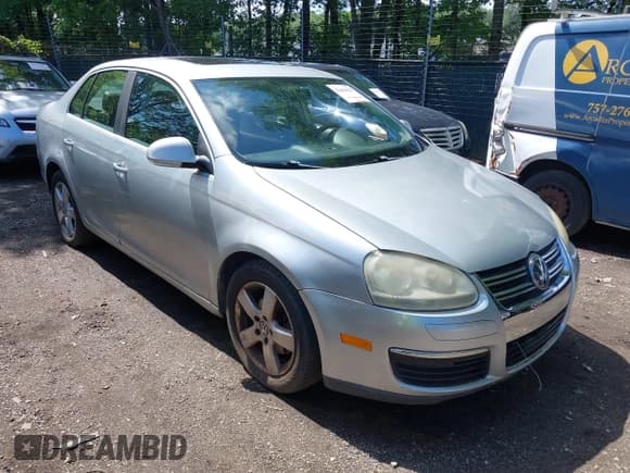 ✅ 2009 Volkswagen Jetta SE • VIN: 3VWRM71K29M083443 • Lot: 42466939. Listed on IAAI with 98,193 mi. Free auction sales archive from the USA and detailed vehicle history report at DreamBid. Image 1.