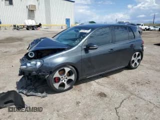 ✅ 2013 Volkswagen Golf GTI • VIN: WVWGV7AJ1DW108579 • Lot: 65060735. Wystawiony na Copart z przebiegiem Nie podano. Bezpłatny archiwum sprzedaży aukcyjnych z USA i szczegółowy raport historii pojazdu na DreamBid. Zdjęcie 1.