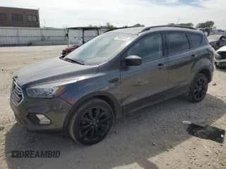 2018 Ford Escape SE z VIN 1FMCU9GD6JUD48647, wystawiony jako Copart lot #70868345 z przebiegiem 102 072 mil mil oraz Szkoda całkowita • Salvage title. Historia ofert i sprzedaży dostępna na DreamBid. Obrazek 1.