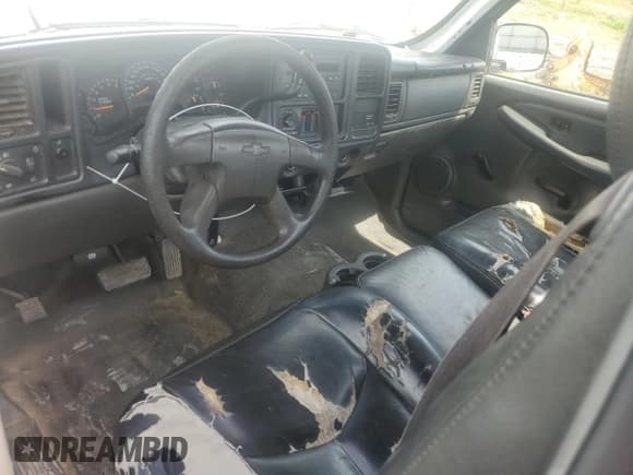 ✅ 2005 Chevrolet Silverado 2500HD Work Truck • VIN: 1GCHC24U25E211911 • Lot: 50795035. Wystawiony na Copart z przebiegiem 162 119 mil. Bezpłatny archiwum sprzedaży aukcyjnych z USA i szczegółowy raport historii pojazdu na DreamBid. Zdjęcie 8.