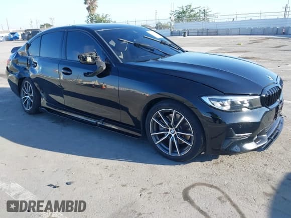 ✅ 2019 BMW 3 Series 330i • VIN: WBA5R1C54KAK10720 • Lot: 43388773. Wystawiony na IAAI z przebiegiem 44 293 mil. Bezpłatny archiwum sprzedaży aukcyjnych z USA i szczegółowy raport historii pojazdu na DreamBid. Zdjęcie 1.
