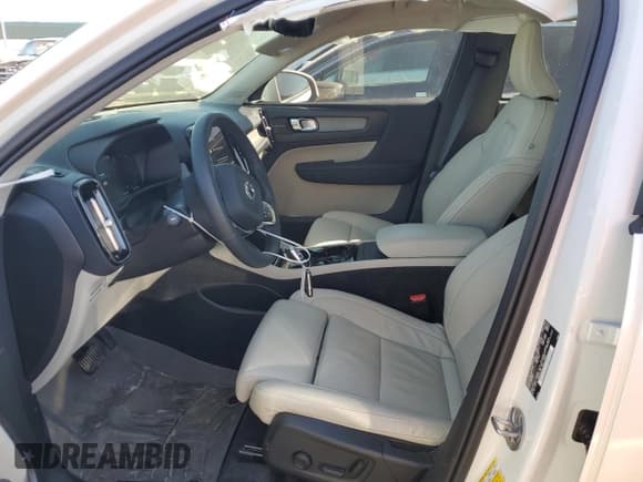 ✅ 2022 Volvo XC40 Inscription • VIN: YV4162UL7N2758140 • Лот: 43525065. Опубликован ранее на Copart с пробегом 22 637 миль. Бесплатный доступ к архиву аукционных продаж из США и подробный отчёт об истории автомобиля на DreamBid. Изображение 7.