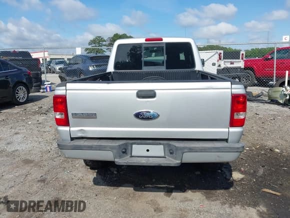 ✅ 2010 Ford Ranger XL • VIN: 1FTKR1EE8APA01379 • Lot: 42466247. Wystawiony na IAAI z przebiegiem 113 162 mil. Bezpłatny archiwum sprzedaży aukcyjnych z USA i szczegółowy raport historii pojazdu na DreamBid. Zdjęcie 16.