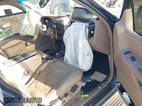 ✅ 2000 Ford Explorer Eddie Bauer • VIN: 1FMDU84P6YZB77943 • Лот: 40303953. Опубликован ранее на IAAI с пробегом Не указан. Бесплатный доступ к архиву аукционных продаж из США и подробный отчёт об истории автомобиля на DreamBid. Изображение 5.