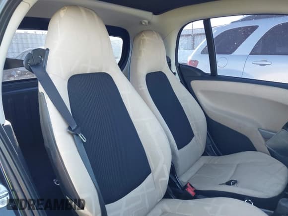 ✅ 2009 Smart fortwo Pure • VIN: WMEEJ31X99K292492 • Lot: 41029051. Listed on IAAI with 57,741 mi. Free auction sales archive from the USA and detailed vehicle history report at DreamBid. Image 8.