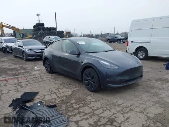 ✅ 2024 Tesla Model Y Long Range • VIN: 7SAYGAEE9RF180802 • Lot: 41221635. Wystawiony na IAAI z przebiegiem 8 078 mil. Bezpłatny archiwum sprzedaży aukcyjnych z USA i szczegółowy raport historii pojazdu na DreamBid. Zdjęcie 1.