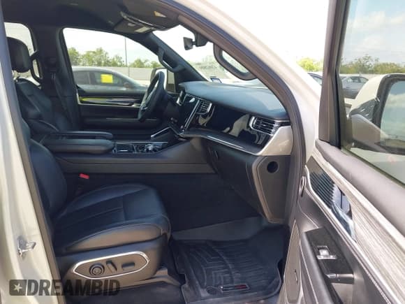 ✅ 2022 Jeep Wagoneer Series II • VIN: 1C4SJUBT2NS181344 • Lot: 42062809. Listed on IAAI with 40,389 mi. Free auction sales archive from the USA and detailed vehicle history report at DreamBid. Image 5.