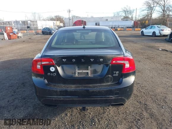 ✅ 2015 Volvo S60 T5 Platinum • VIN: YV1612TM3F1343528 • Lot: 43827413. Listed on IAAI with 141,711 mi. Free auction sales archive from the USA and detailed vehicle history report at DreamBid. Image 16.