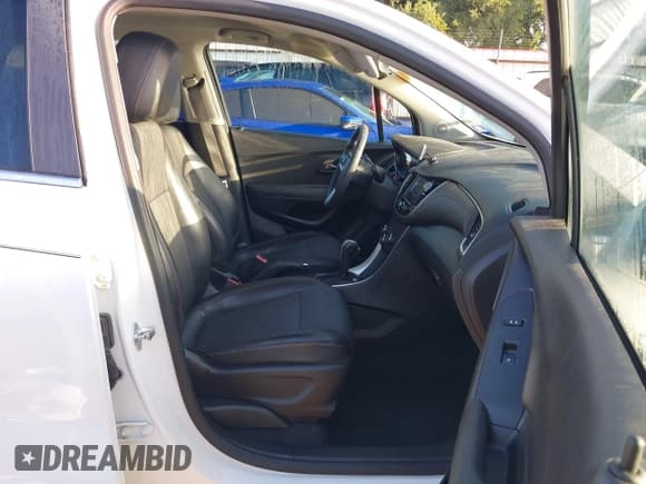 ✅ 2020 Chevrolet Trax LT • VIN: KL7CJPSBXLB313631 • Lot: 42590312. Wystawiony na IAAI z przebiegiem 57 032 mil. Bezpłatny archiwum sprzedaży aukcyjnych z USA i szczegółowy raport historii pojazdu na DreamBid. Zdjęcie 5.