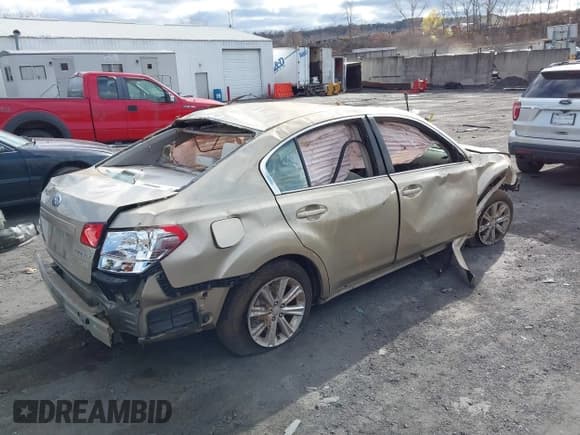 ✅ 2010 Subaru Legacy Premium All-Weather Anniversary • VIN: 4S3BMBG61A3220704 • Lot: 43705587. Wystawiony na IAAI z przebiegiem Nie podano. Bezpłatny archiwum sprzedaży aukcyjnych z USA i szczegółowy raport historii pojazdu na DreamBid. Zdjęcie 4.