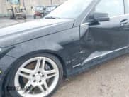 ✅ 2013 Mercedes-Benz C 300 Sport • VIN: WDDGF8AB9DR254857 • Lot: 39142982. Wystawiony na IAAI z przebiegiem 122 111 mil. Bezpłatny archiwum sprzedaży aukcyjnych z USA i szczegółowy raport historii pojazdu na DreamBid. Zdjęcie 6.