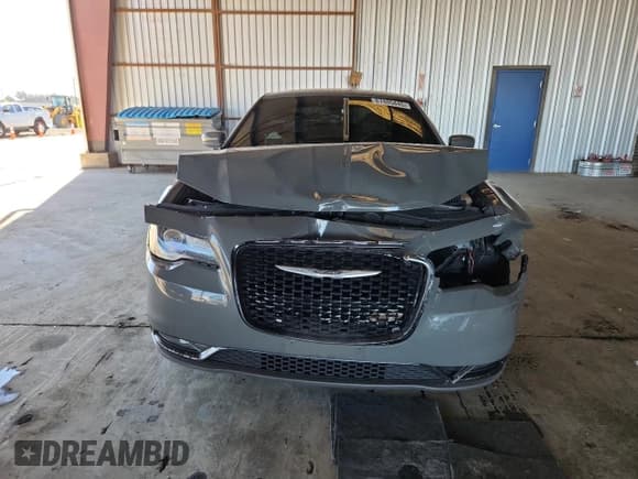 ✅ 2017 Chrysler 300 S Alloy Edition • VIN: 2C3CCABG0HH665061 • Lot: 87405445. Listed on Copart with 129,482 mi. Free auction sales archive from the USA and detailed vehicle history report at DreamBid. Image 5.