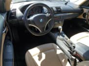 ✅ 2011 BMW 1 Series 128i • VIN: WBAUP9C50BVL89833 • Lot: 56414365. Wystawiony na Copart z przebiegiem 125 054 mil. Bezpłatny archiwum sprzedaży aukcyjnych z USA i szczegółowy raport historii pojazdu na DreamBid. Zdjęcie 8.