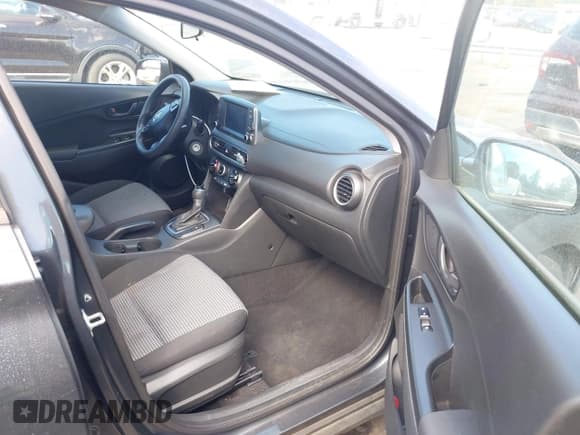 ✅ 2020 Hyundai Kona SE • VIN: KM8K12AA2LU474596 • Лот: 43411037. Опубликован ранее на IAAI с пробегом 98 306 миль. Бесплатный доступ к архиву аукционных продаж из США и подробный отчёт об истории автомобиля на DreamBid. Изображение 5.