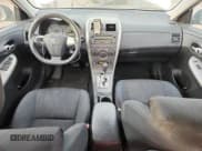 ✅ 2011 Toyota Corolla S • VIN: 2T1BU4EE9BC633601 • Lot: 92508145. Wystawiony na Copart z przebiegiem 216 996 mil. Bezpłatny archiwum sprzedaży aukcyjnych z USA i szczegółowy raport historii pojazdu na DreamBid. Zdjęcie 8.